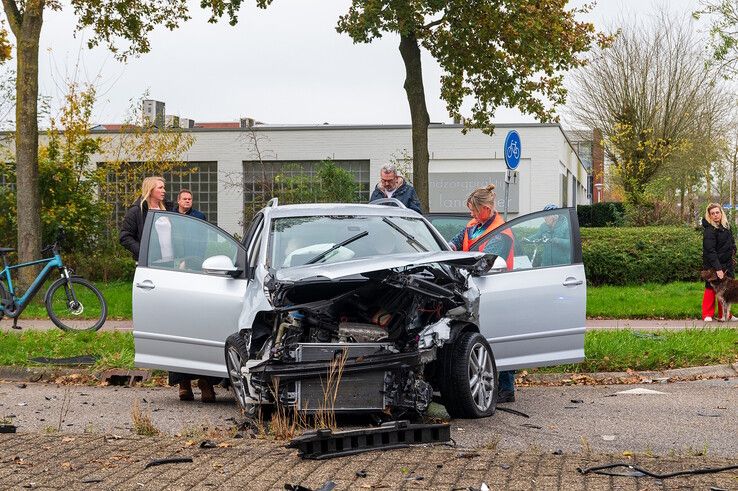 In beeld: Zwaargewonde bij ongeval in Zwolle-Zuid - Foto: Peter Denekamp