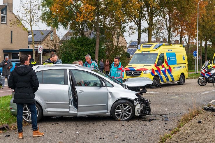 In beeld: Zwaargewonde bij ongeval in Zwolle-Zuid - Foto: Peter Denekamp