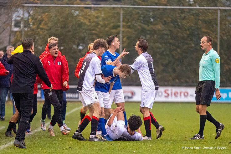 In beeld: WVF ziet eerste periodetitel snel verdampen - Foto: Hans Smit