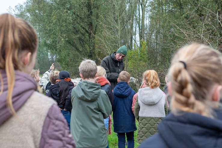 Gepensioneerde herder van Zwolse kudde Tjitse Terpstra overdonderd door eerbetoon in Westerveldse Bos - Foto: Ruben Meinten