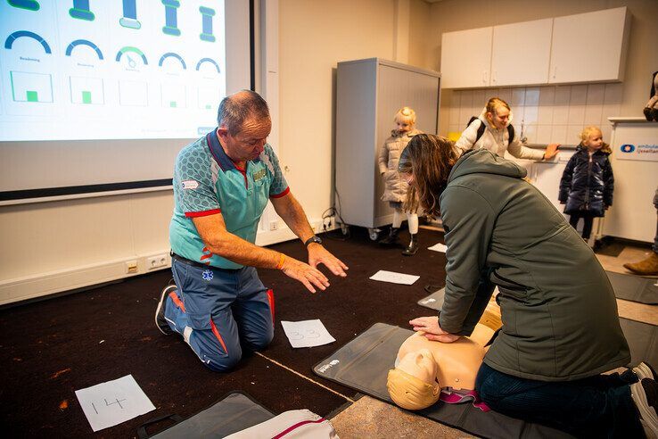 In beeld: Zwolse hulpdiensten halen ruim 8000 euro op voor Serious Request - Foto: Hugo Janssen