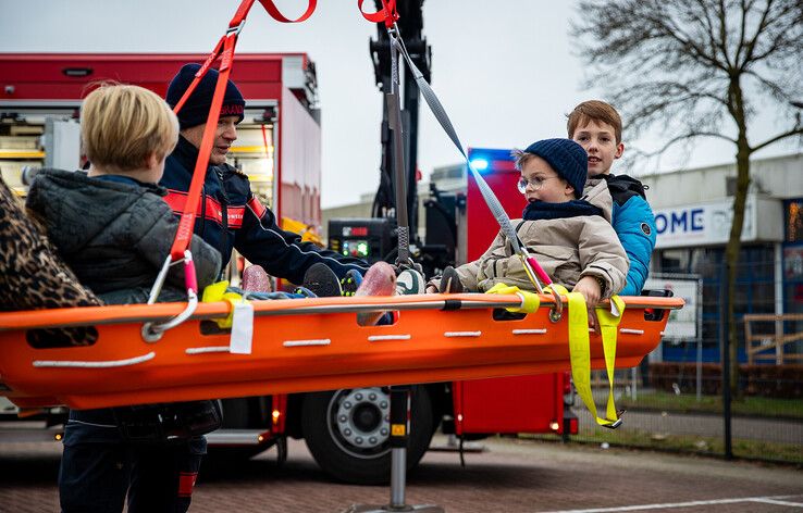 In beeld: Zwolse hulpdiensten halen ruim 8000 euro op voor Serious Request - Foto: Hugo Janssen