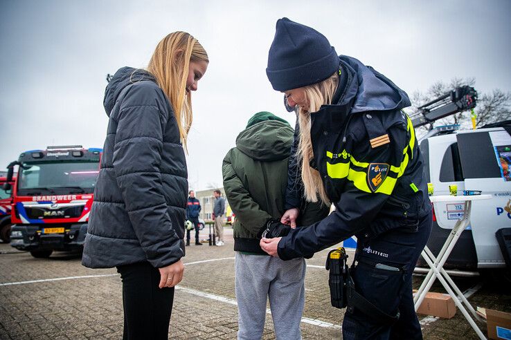 In beeld: Zwolse hulpdiensten halen ruim 8000 euro op voor Serious Request - Foto: Hugo Janssen