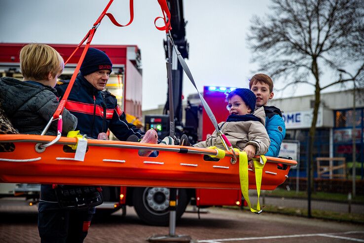 In beeld: Zwolse hulpdiensten halen ruim 8000 euro op voor Serious Request - Foto: Hugo Janssen