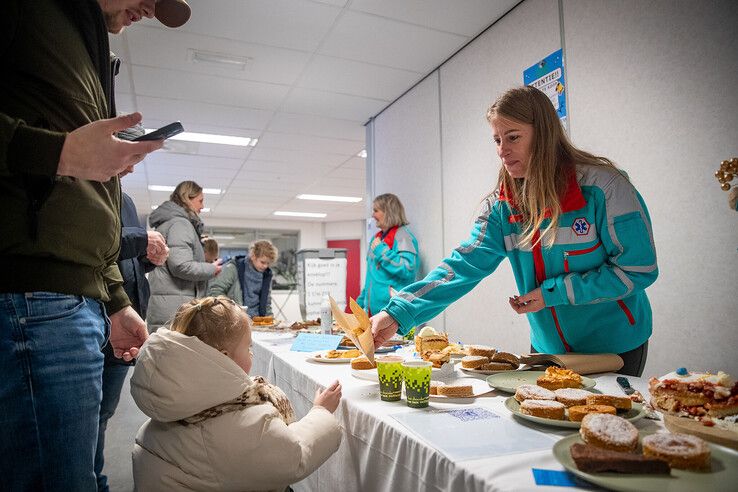 In beeld: Zwolse hulpdiensten halen ruim 8000 euro op voor Serious Request - Foto: Hugo Janssen