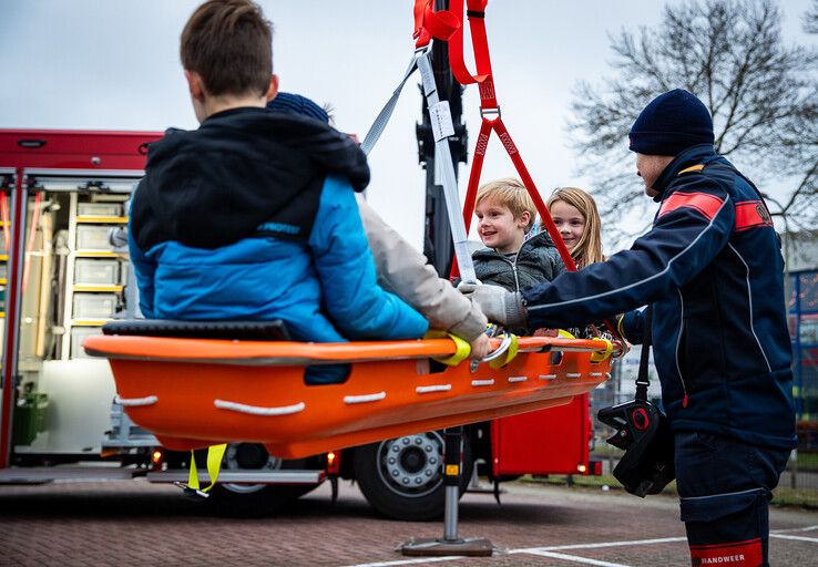 In beeld: Zwolse hulpdiensten halen ruim 8000 euro op voor Serious Request - Foto: Hugo Janssen