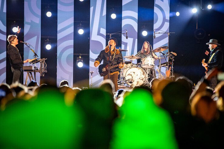 In beeld: Franz Ferdinand zet Zwolle in vuur en vlam, bijna 4 miljoen euro op teller Serious Request