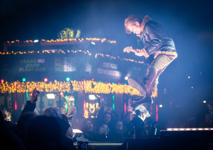 In beeld: Franz Ferdinand zet Zwolle in vuur en vlam, bijna 4 miljoen euro op teller Serious Request
