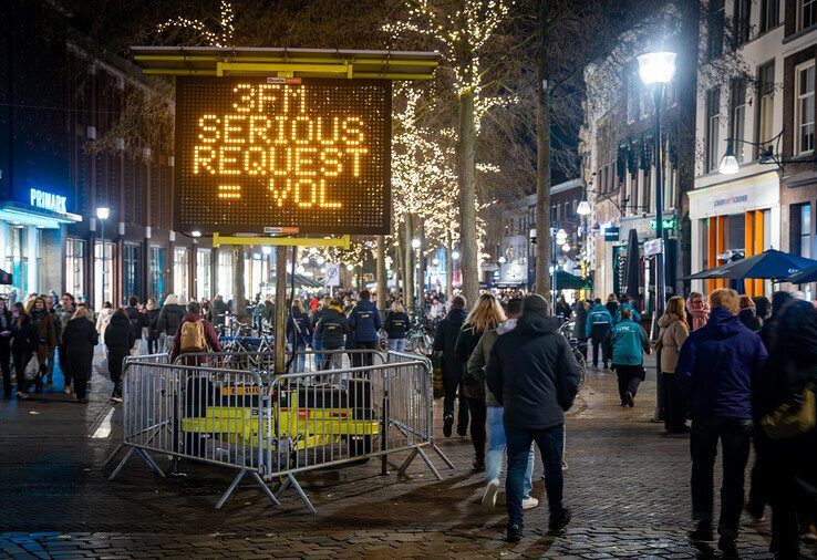 In beeld: Franz Ferdinand zet Zwolle in vuur en vlam, bijna 4 miljoen euro op teller Serious Request