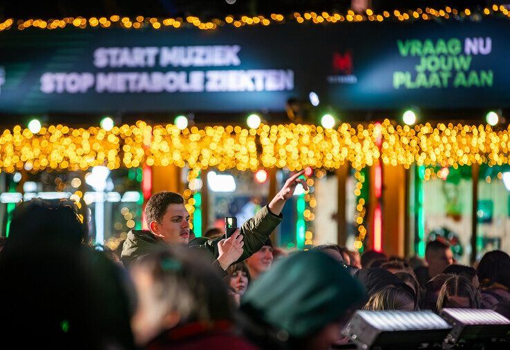 In beeld: Franz Ferdinand zet Zwolle in vuur en vlam, bijna 4 miljoen euro op teller Serious Request