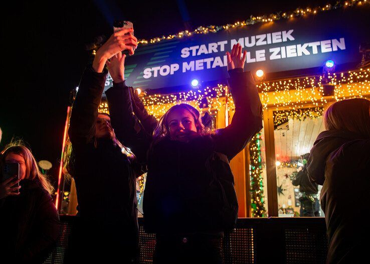 In beeld: Franz Ferdinand zet Zwolle in vuur en vlam, bijna 4 miljoen euro op teller Serious Request