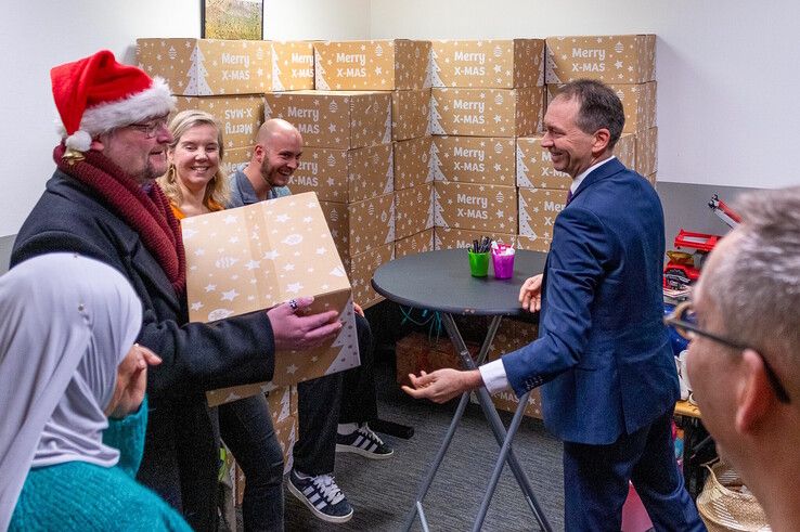 KerstZwolle deelde bijna 2800 kerstpakketten uit dit jaar. - Foto: KerstZwolle