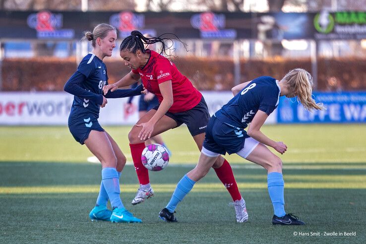 In beeld: Be Quick ’28 Vrouwen wint met ruime cijfers van Saestum - Foto: Hans Smit