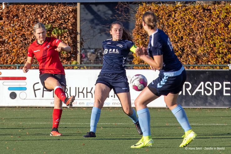 In beeld: Be Quick ’28 Vrouwen wint met ruime cijfers van Saestum - Foto: Hans Smit