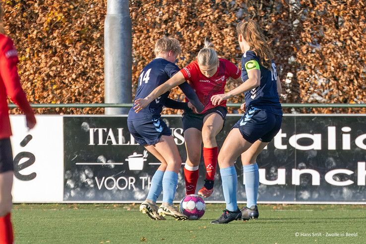 In beeld: Be Quick ’28 Vrouwen wint met ruime cijfers van Saestum - Foto: Hans Smit