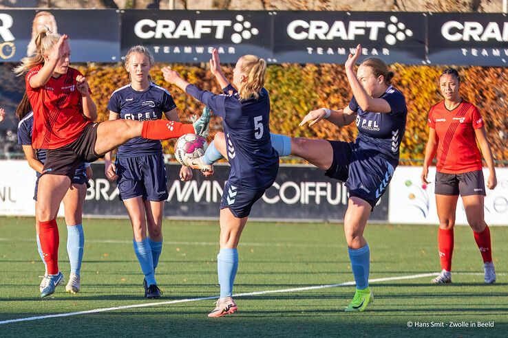 In beeld: Be Quick ’28 Vrouwen wint met ruime cijfers van Saestum - Foto: Hans Smit