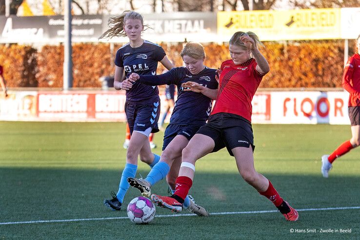 In beeld: Be Quick ’28 Vrouwen wint met ruime cijfers van Saestum - Foto: Hans Smit