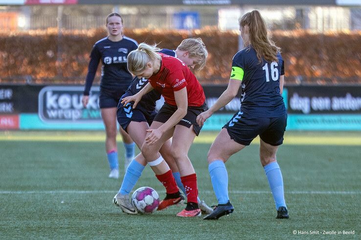 In beeld: Be Quick ’28 Vrouwen wint met ruime cijfers van Saestum - Foto: Hans Smit