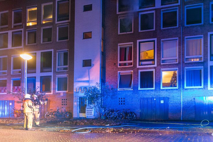 Uitslaande brand in flat in Dieze-Oost mogelijk veroorzaakt door fietsaccu, 3 mensen naar ziekenhuis - Foto: Peter Denekamp