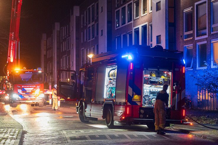 Uitslaande brand in flat in Dieze-Oost mogelijk veroorzaakt door fietsaccu, 3 mensen naar ziekenhuis - Foto: Peter Denekamp