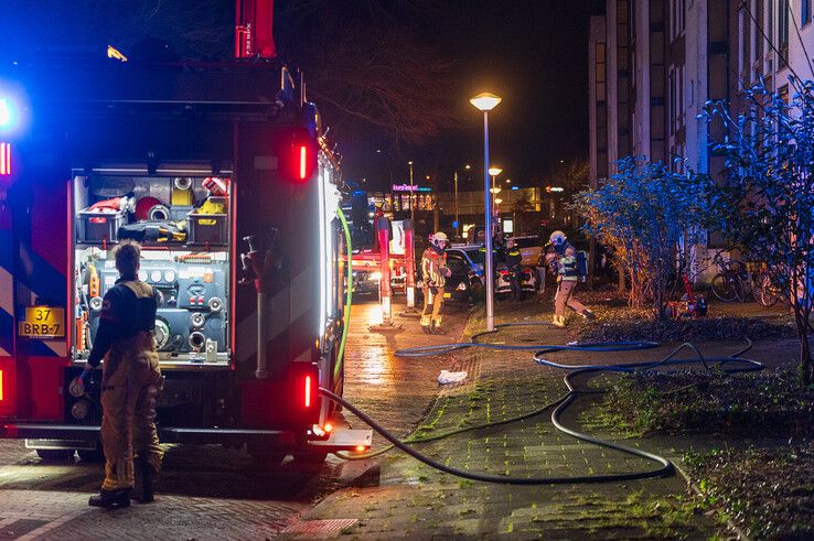 Uitslaande brand in flat in Dieze-Oost mogelijk veroorzaakt door fietsaccu, 3 mensen naar ziekenhuis - Foto: Peter Denekamp