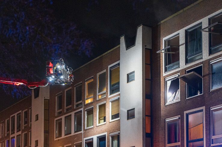 Uitslaande brand in flat in Dieze-Oost mogelijk veroorzaakt door fietsaccu, 3 mensen naar ziekenhuis - Foto: Peter Denekamp