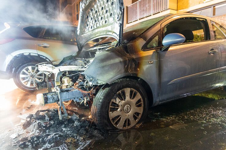 Opnieuw auto in brand gestoken op Zijpe - Foto: Peter Denekamp