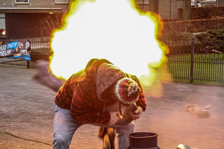 In beeld: Er wordt flink op los geknald met carbid in Zwolle en Kampen - Foto: Pascal Winter