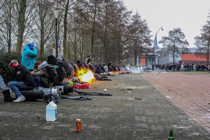 In beeld: Er wordt flink op los geknald met carbid in Zwolle en Kampen - Foto: Pascal Winter