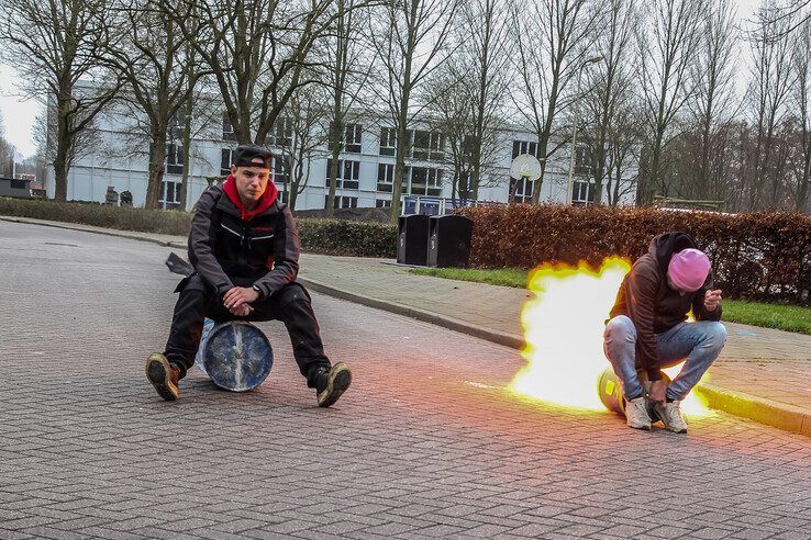 In beeld: Er wordt flink op los geknald met carbid in Zwolle en Kampen - Foto: Pascal Winter