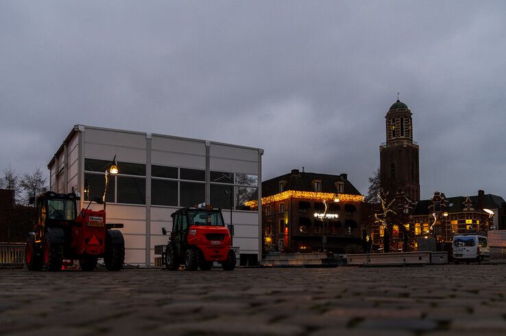 De tv-studio van Serious Request op het Rodetorenplein. - Foto: Peter Denekamp