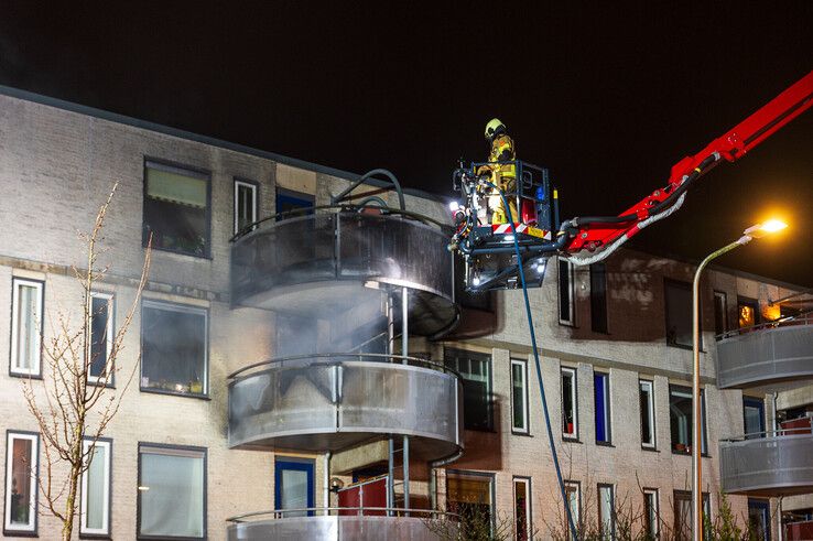 Forse schade bij flatbrand in Zwolle-Zuid - Foto: Peter Denekamp