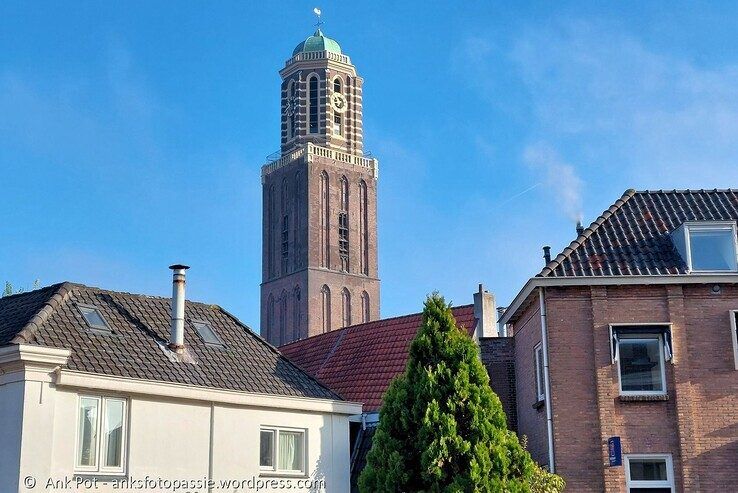 Zicht op de Peperbus vanaf de Eekwal. - Foto: Ank Pot