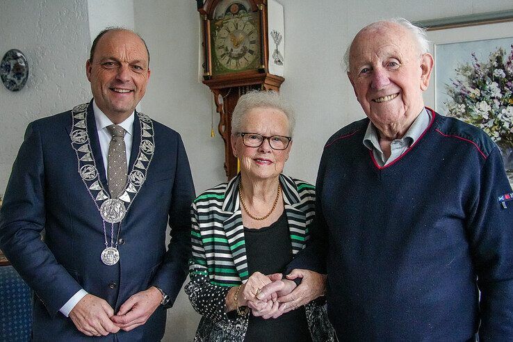 Bert (90) en Adrie (85) Flierman vieren 60-jarig huwelijk in Berkum - Foto: Obbe Bakker