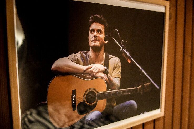 Sophie wilde een foto van John Mayer aan de wand in haar slaapkamer. - Foto: Obbe Bakker