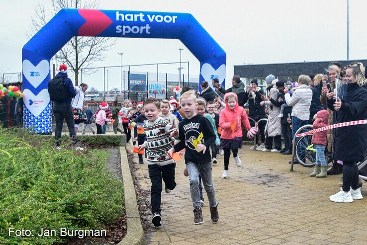 In beeld: Kinderen uit Stadshagen rennen ruim 20.000 euro bij elkaar voor Serious Request - Foto: Jan Burgman