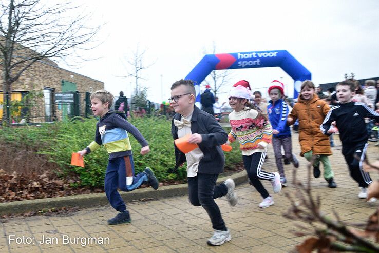 In beeld: Kinderen uit Stadshagen rennen ruim 20.000 euro bij elkaar voor Serious Request - Foto: Jan Burgman