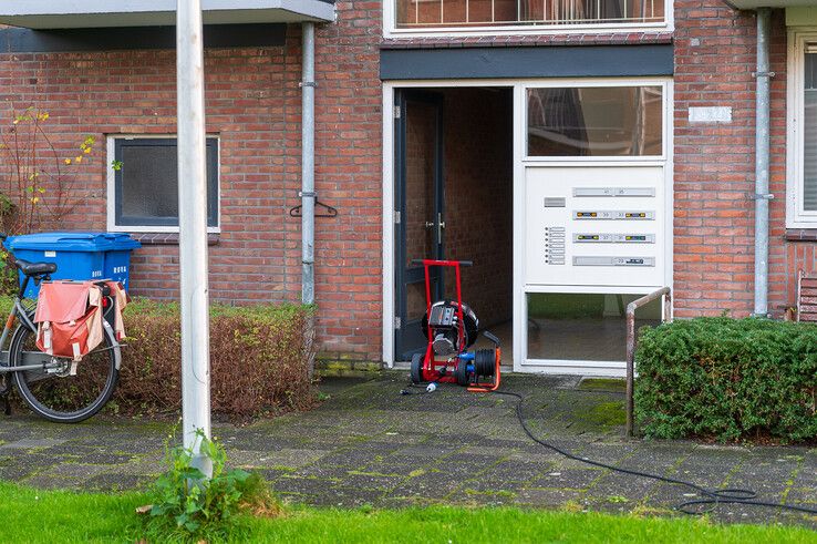 Flatwoning staat vol gas in Diezerpoort, bewoner tijdelijk geëvacueerd - Foto: Peter Denekamp