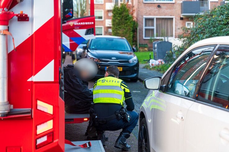 Flatwoning staat vol gas in Diezerpoort, bewoner tijdelijk geëvacueerd - Foto: Peter Denekamp