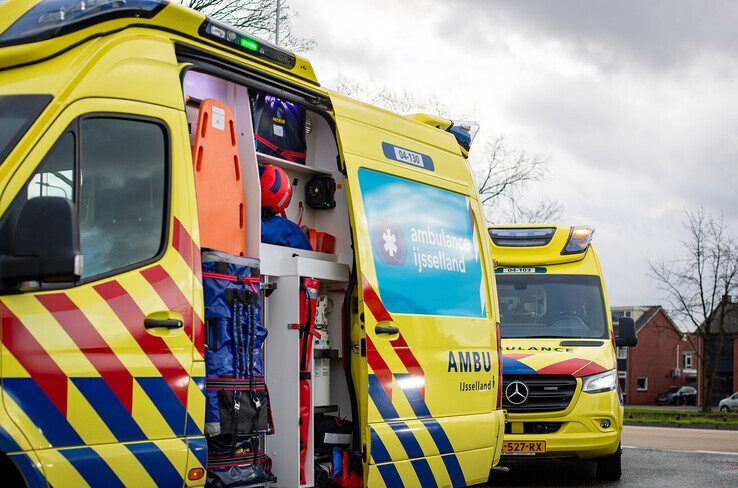 Vier gewonden bij frontale botsing op drukke kruising in Hasselt - Foto: Hugo Janssen