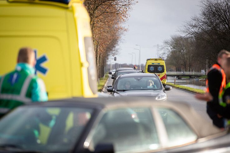 Vier gewonden bij frontale botsing op drukke kruising in Hasselt - Foto: Hugo Janssen