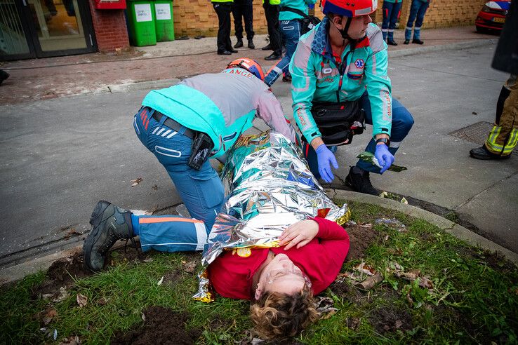 Mogelijke gijzeling bij bioscoop in Zwolle, hulpdiensten massaal in actie - Foto: Hugo Janssen