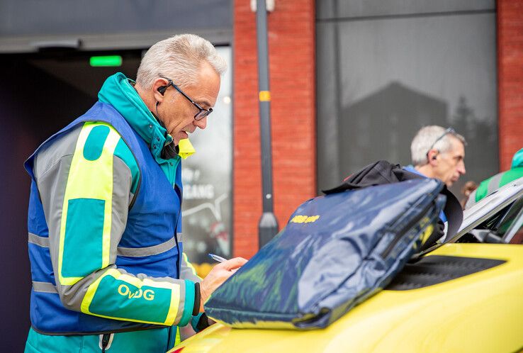 Mogelijke gijzeling bij bioscoop in Zwolle, hulpdiensten massaal in actie - Foto: Hugo Janssen