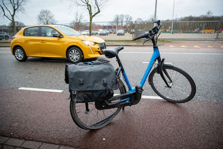 Fietser aangereden door automobilist op Rieteweg - Foto: Hugo Janssen