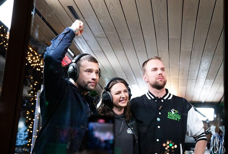 In beeld: Feest op Rodetorenplein, Glazen Huis in Zwolle levert 11,5 miljoen euro op voor Metakids - Foto: Hugo Janssen