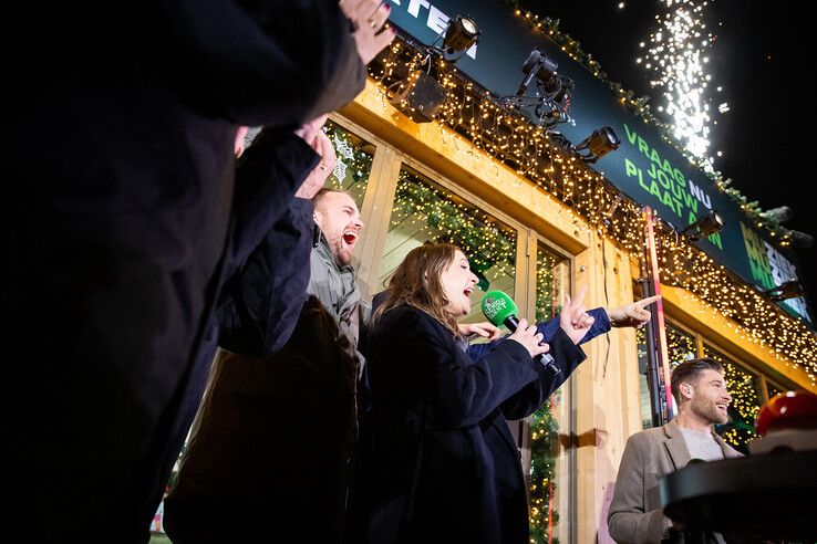 In beeld: Feest op Rodetorenplein, Glazen Huis in Zwolle levert 11,5 miljoen euro op voor Metakids - Foto: Hugo Janssen