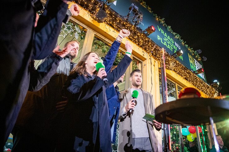 In beeld: Feest op Rodetorenplein, Glazen Huis in Zwolle levert 11,5 miljoen euro op voor Metakids - Foto: Hugo Janssen