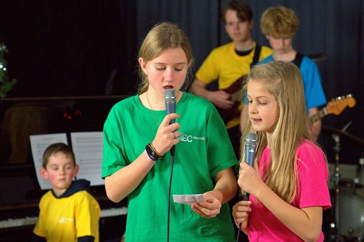 De muziekkinderen van Serious Request tijdens een repetitie. - Foto: Bob Koning