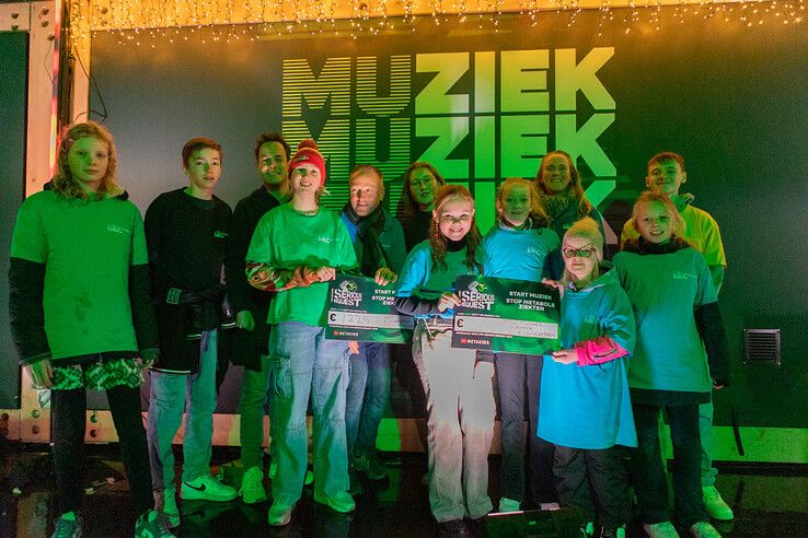 De kinderen zamelden meer dan 1800 euro in voor Metakids. - Foto: Ruben Meinten