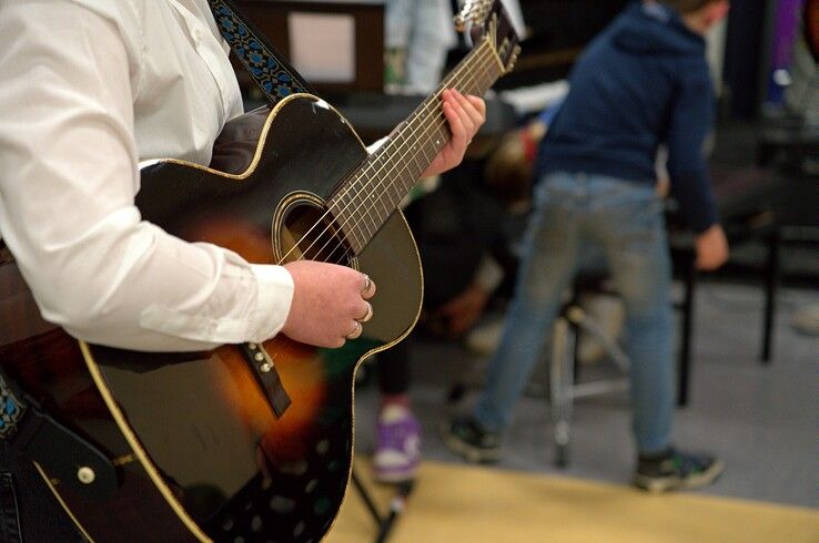 In beeld: Wie waren toch die kindermuzikanten bij Serious Request? - Foto: Bob Koning